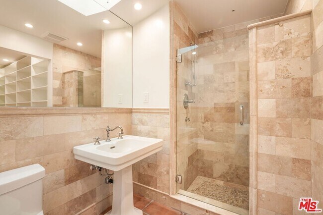 Building Photo - 2228 Prospect Ave