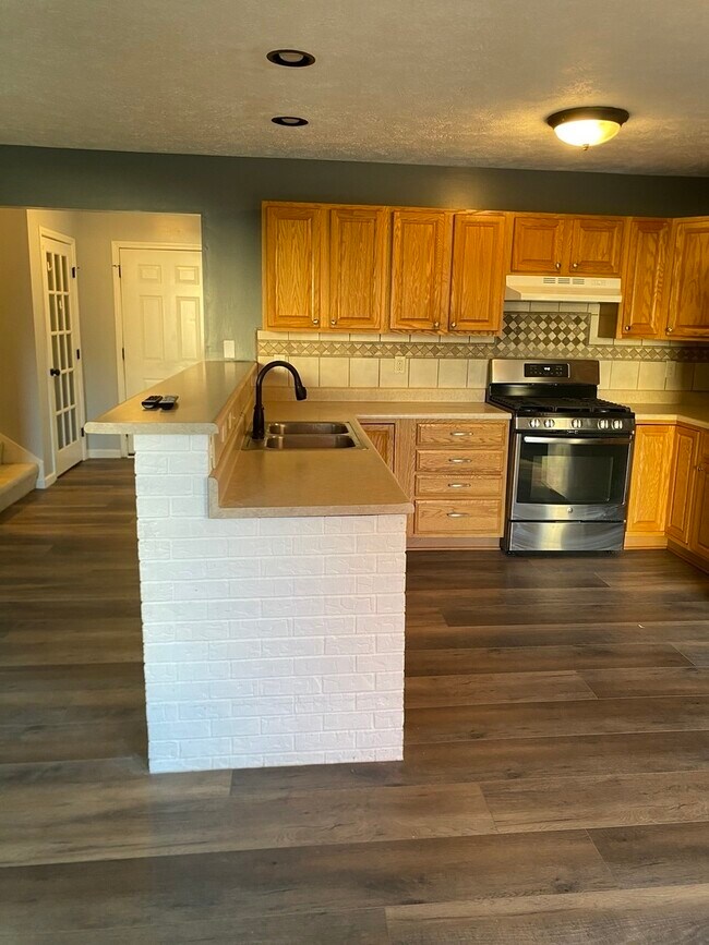 Building Photo - 1704 Sunrise Point