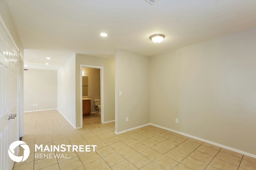 Building Photo - 401 N 111th Way