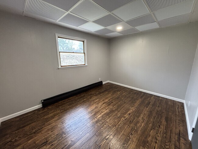 Building Photo - 2136 Mountain View Ave