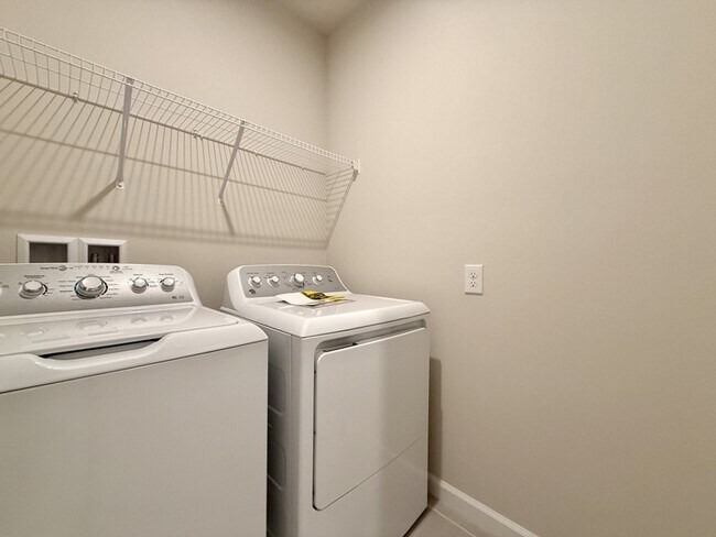 Building Photo - 499 Voltaire Dr