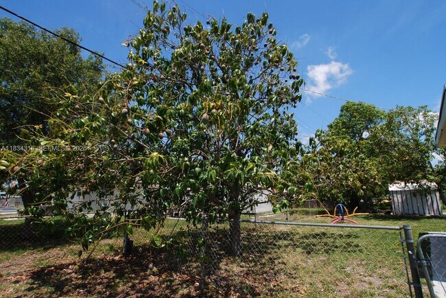 Building Photo - 3110 SW 33rd Ave