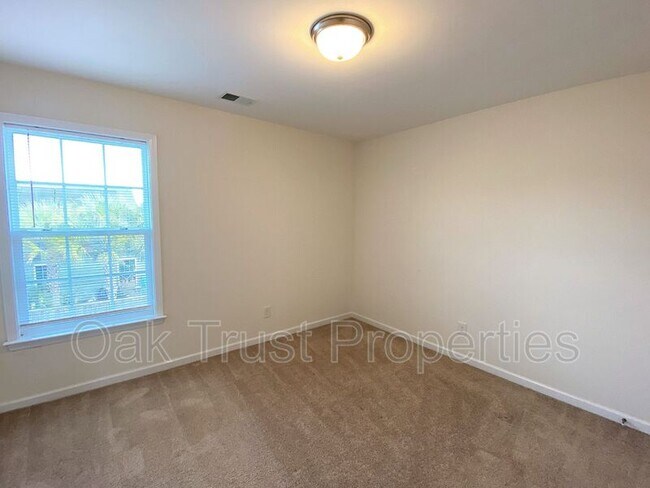 Building Photo - 8145 Ronda Dr