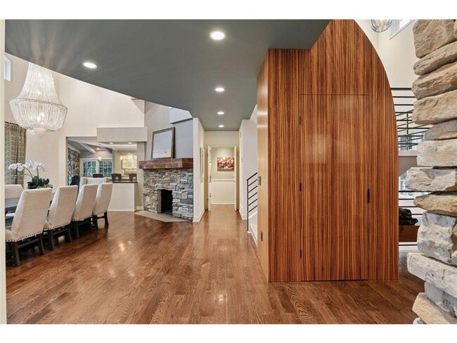 Building Photo - 3135 Shoreline Dr