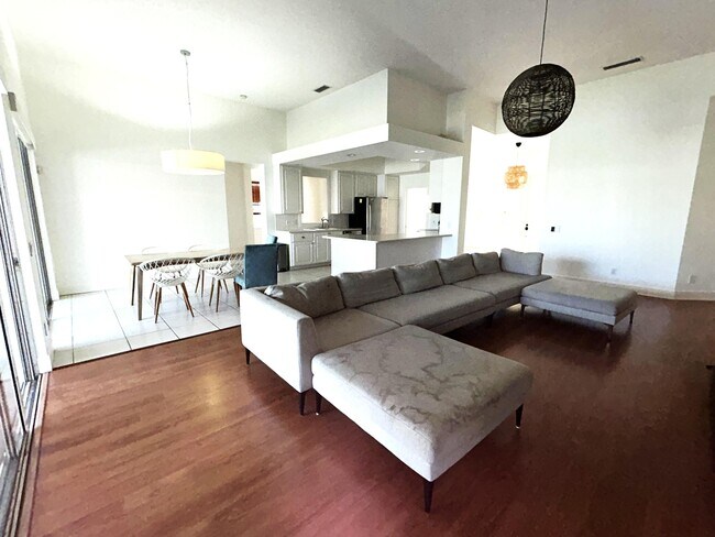 Building Photo - 8455 Belize Pl