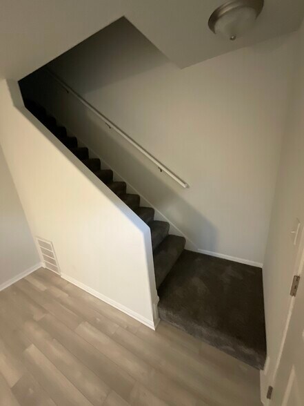 Stairs - 1319 Lemna Ave