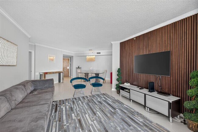 Building Photo - 20185 E Country Club Dr