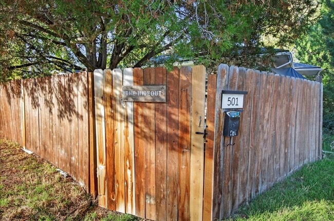 Building Photo - 27th St. 501/503