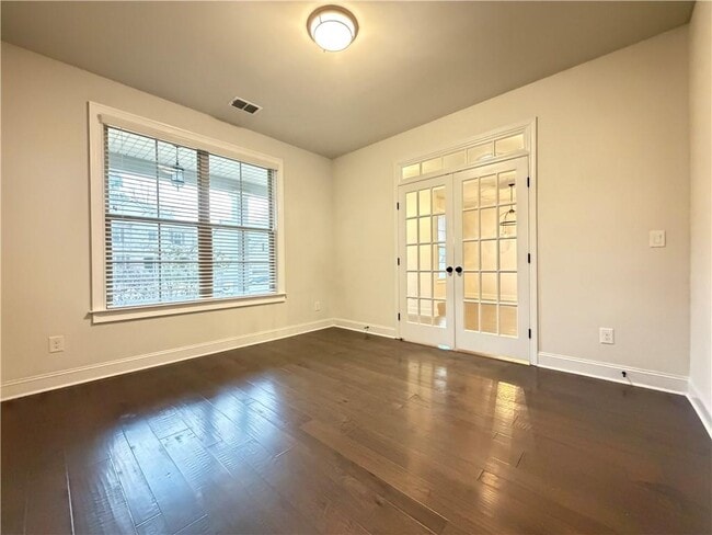 Building Photo - 1545 Dahlia Dr