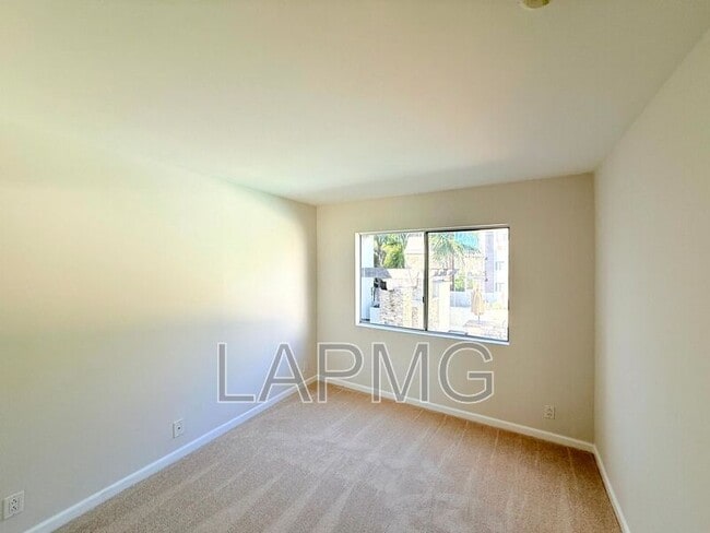 Building Photo - 4702 Fulton Ave