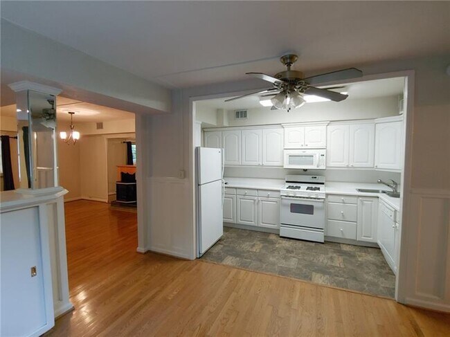 Building Photo - 76 Laurel Forest Cir NE