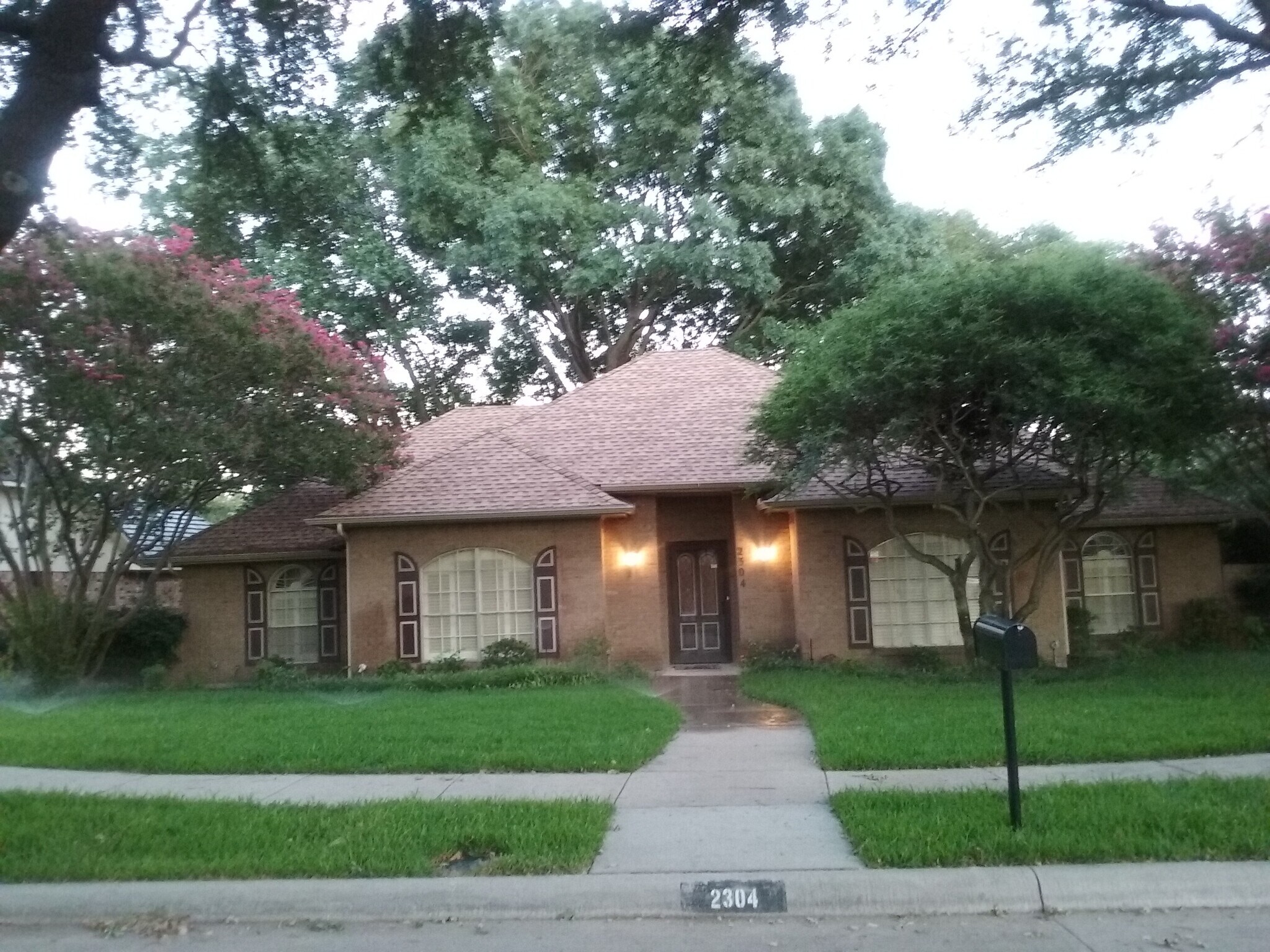 Building Photo - 2304 Canyon Valley Trl