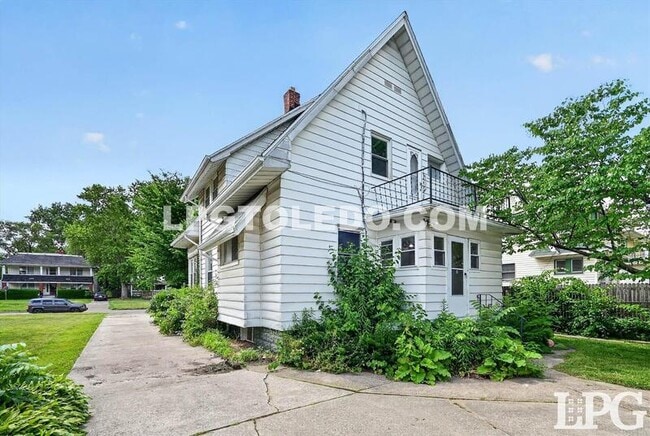 Building Photo - 3822 Lockwood Ave