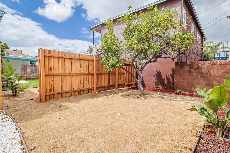 Building Photo - 4523 E 55th St