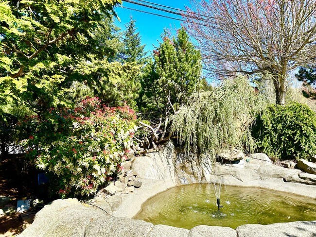 Building Photo - 3bd/2.5ba Sammamish Townhouse