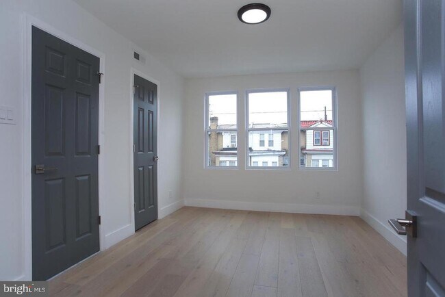 Building Photo - 5844 Fernwood St