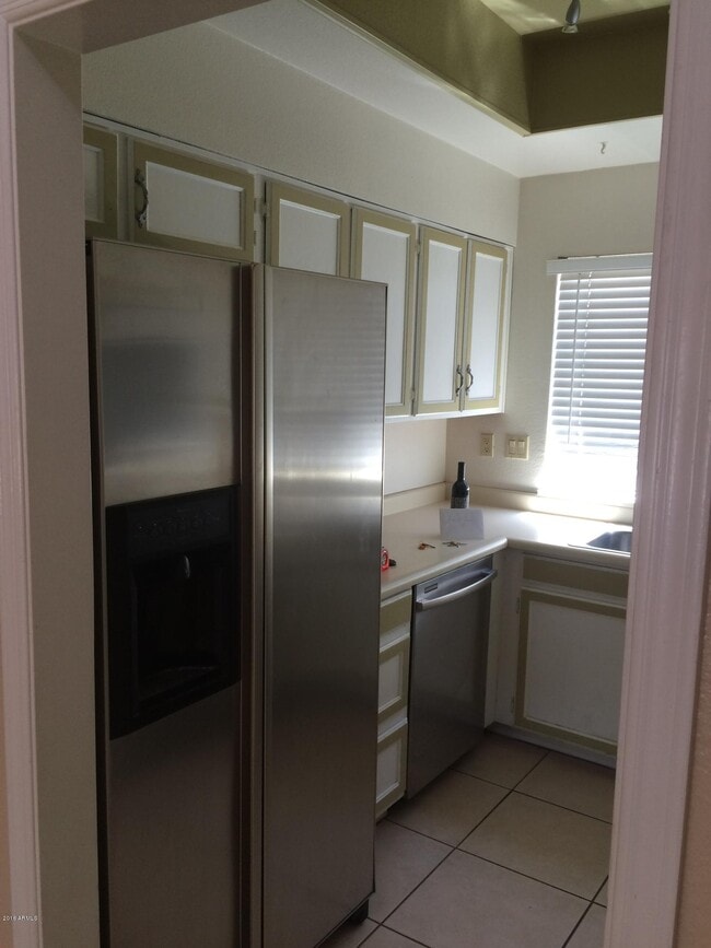 Building Photo - 304 E Bluebell Ln