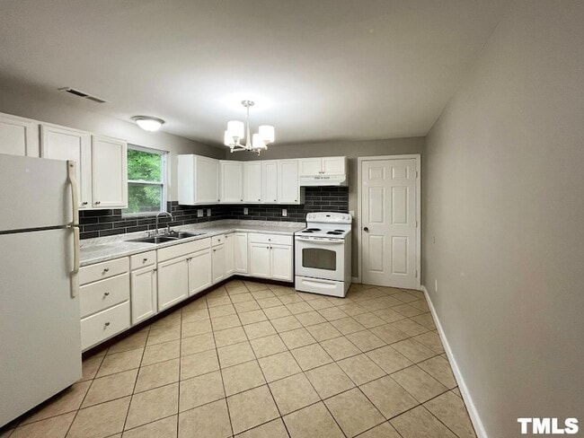 Building Photo - 316 W Chestnut Ave