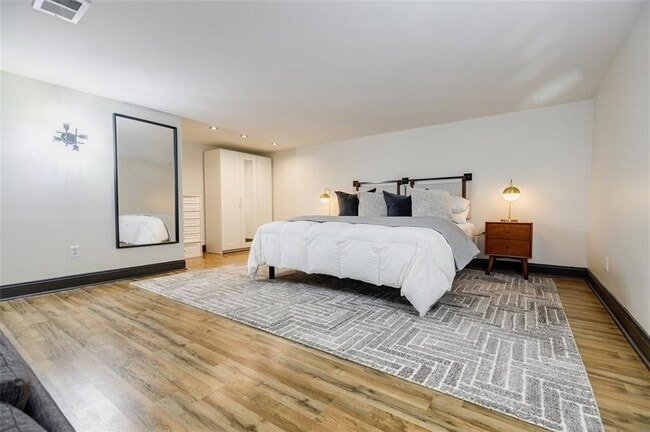 Building Photo - 470 Hamilton St SE