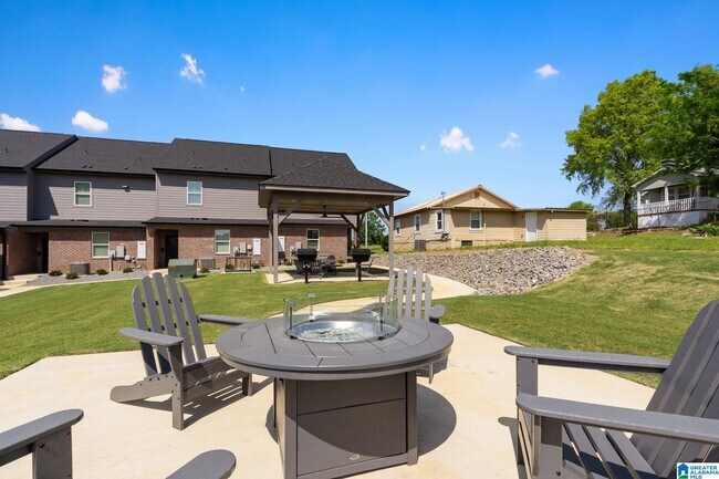 Building Photo - 829 21st Ave E