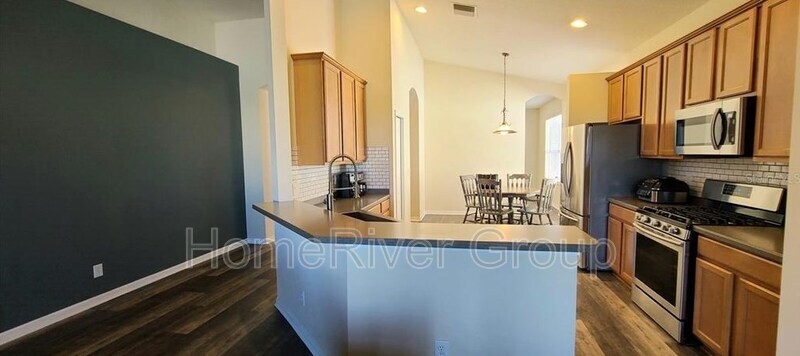 Building Photo - 5221 Clover Mist Dr