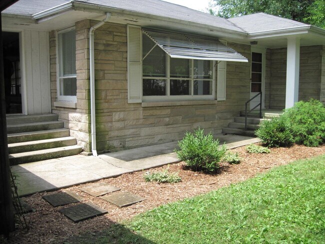 Primary Photo - 218 S Hillsdale Ct
