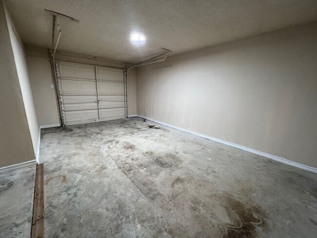 Building Photo - 101-103 Hughson Ct