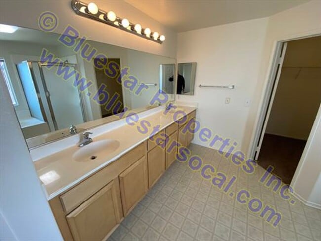 Building Photo - Beautiful 2 Story Home with 3 Car Garage In Victorville