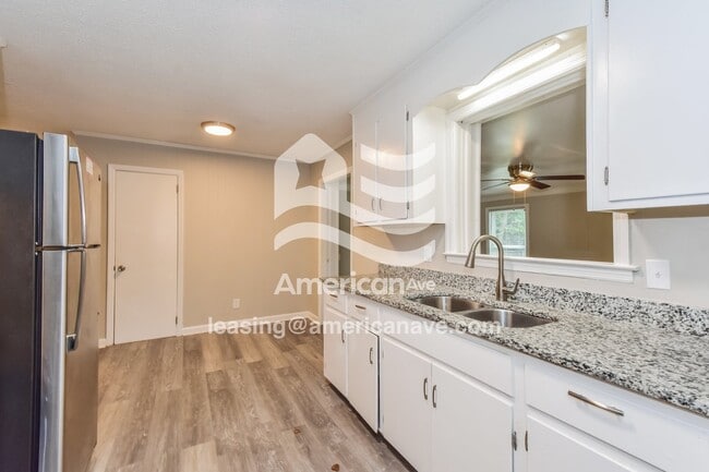 Building Photo - 912 Delta Dr