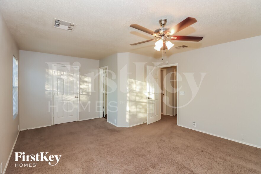 Building Photo - 6210 Scotchwood Dr