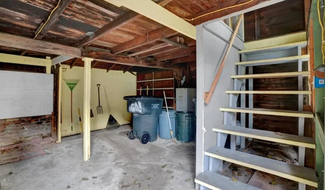 Building Photo - 1603 E Oak St