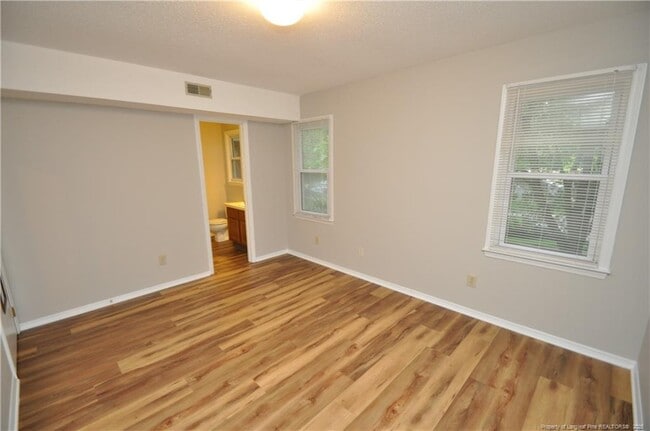 Building Photo - 3901 Lexington Dr