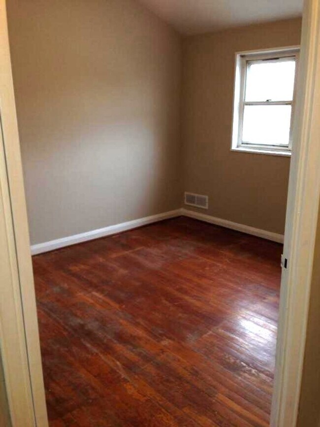 Building Photo - 3214 Wallford Dr