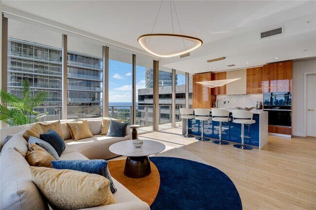 Building Photo - 2678 Tigertail Ave