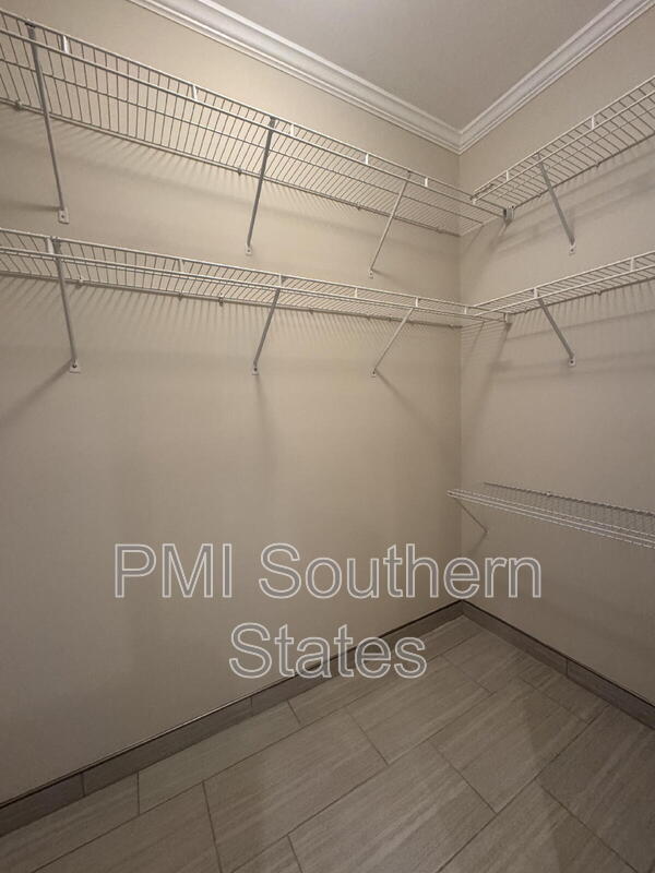 Building Photo - 10 Blossom Park Ct