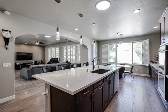 Building Photo - 15626 W Campbell Ave