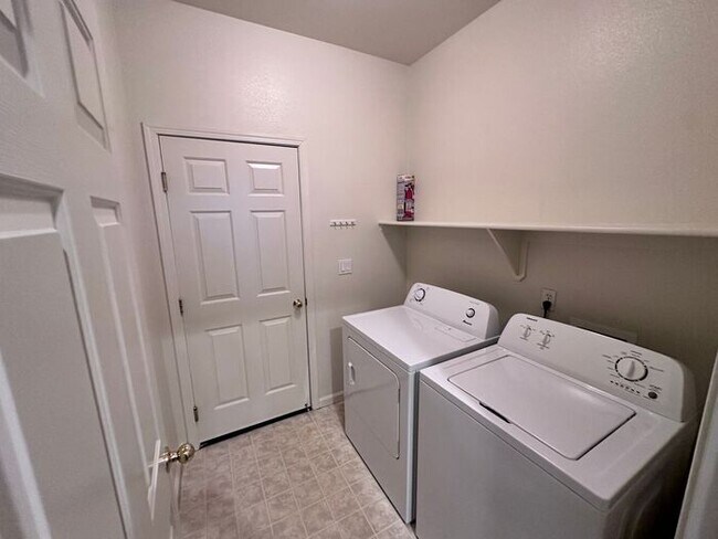 Building Photo - 10427 Chadwell Dr