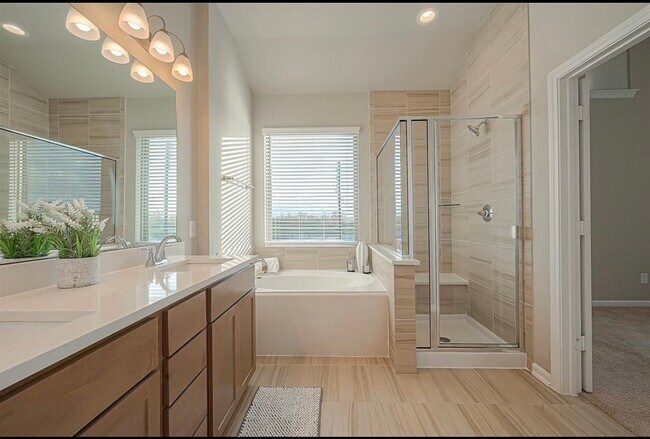 Building Photo - 8700 Laurel Crest Dr