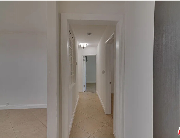 Building Photo - 4833 Alcove Ave