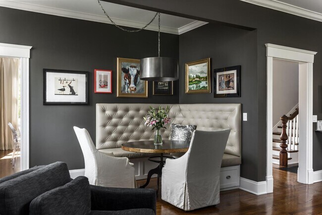 Building Photo - Elegant Fully Furnished 4BR/3.2BA Classic ...