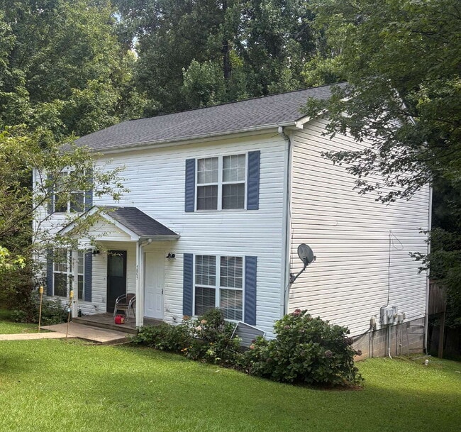 Primary Photo - Spacious duplex available in Flowery Branch