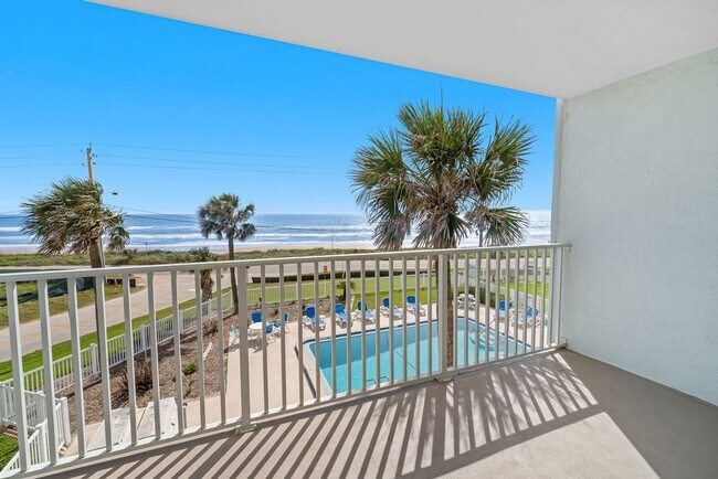 Building Photo - Oceanfront 2 Bedroom Condo with Stunning Views