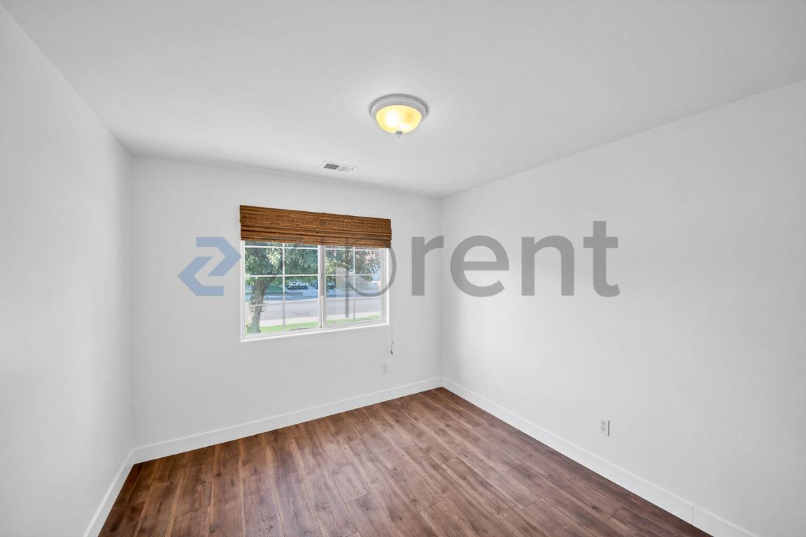 Building Photo - Unit