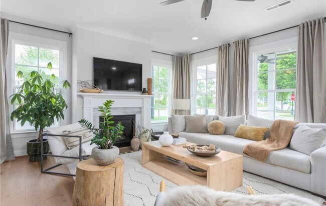 Building Photo - Modern 3-Bedroom, 3-Bath Home in Winston-Salem