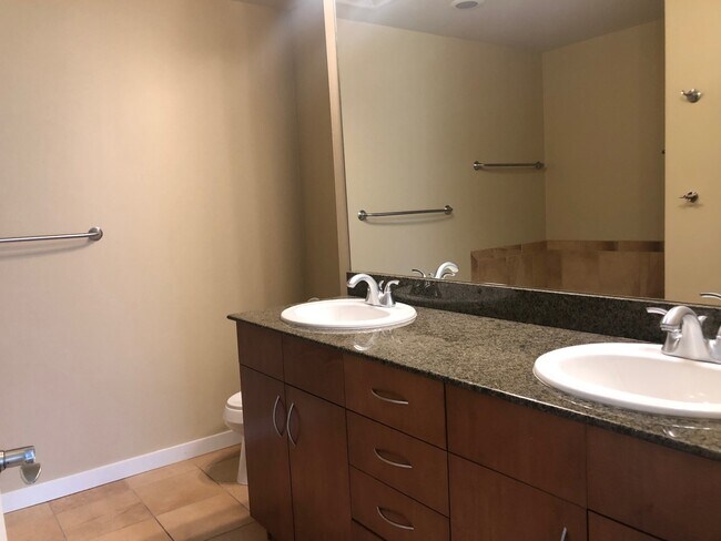Building Photo - Two Bedroom Condo Available at The Peloton in Boulder