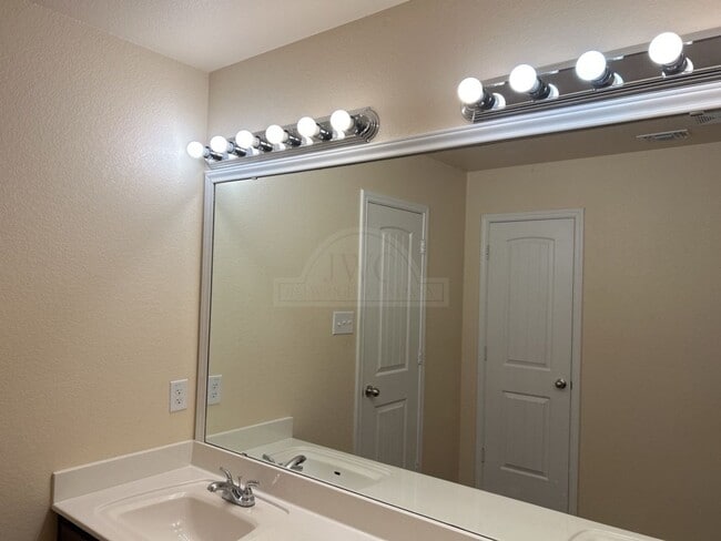 Building Photo - 5305 Eagles Nest Dr