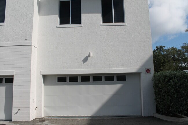 Building Photo - 2630 NE 213th St