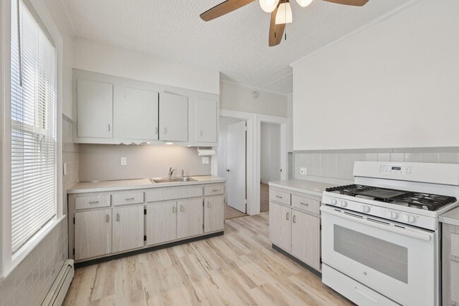 Building Photo - 153 Banta Ave