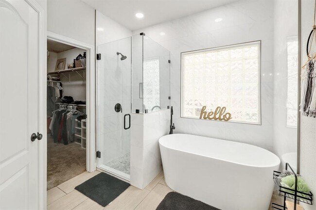 Building Photo - 3019 Plantation Dr