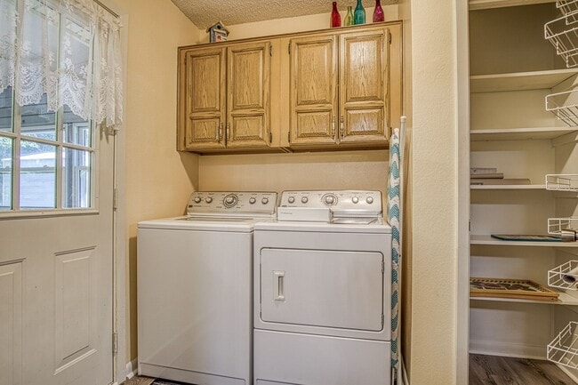 Building Photo - Central Hot Springs Village/Home/Unfurnished